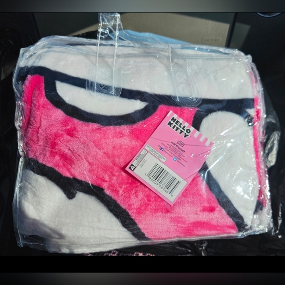 HELLO KITTY BABY/TODDLER BLANKET - Picture 2 of 2